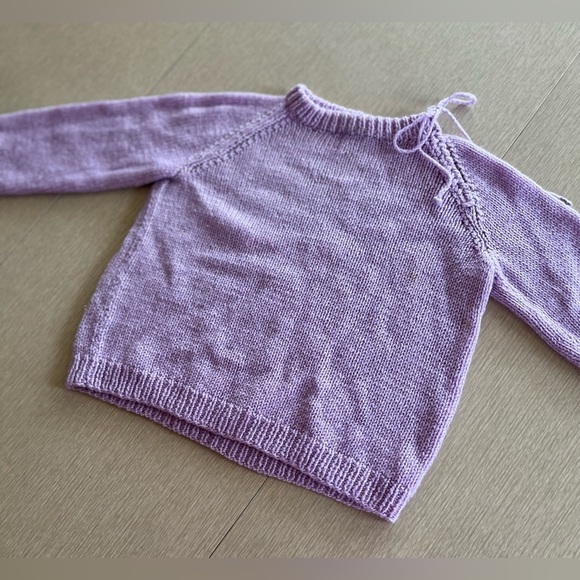 VINTAGE HAND KNIT GIRL’S PURPLE SWEATER - Picture 8 of 8
